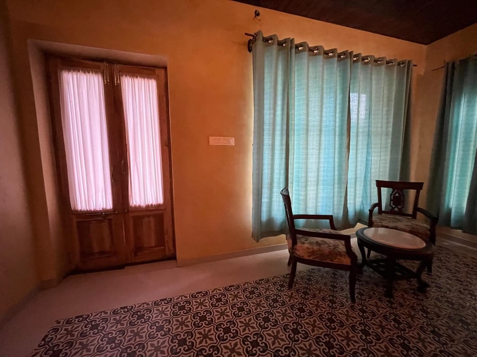 Luxury Suite, Garden View | Egyptian cotton sheets, premium bedding, laptop workspace, WiFi (free)