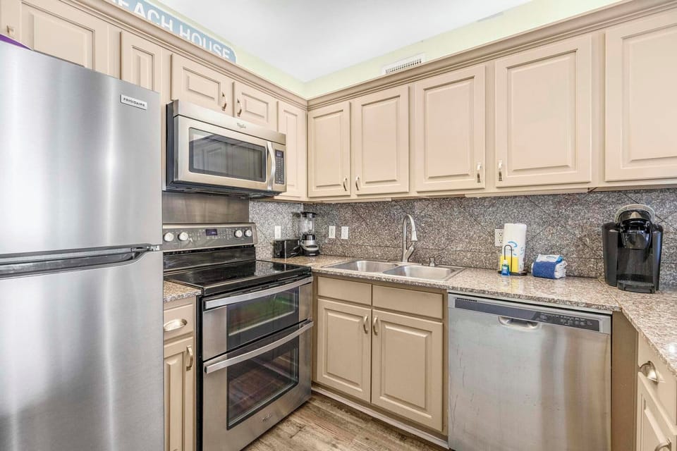 Full kitchen