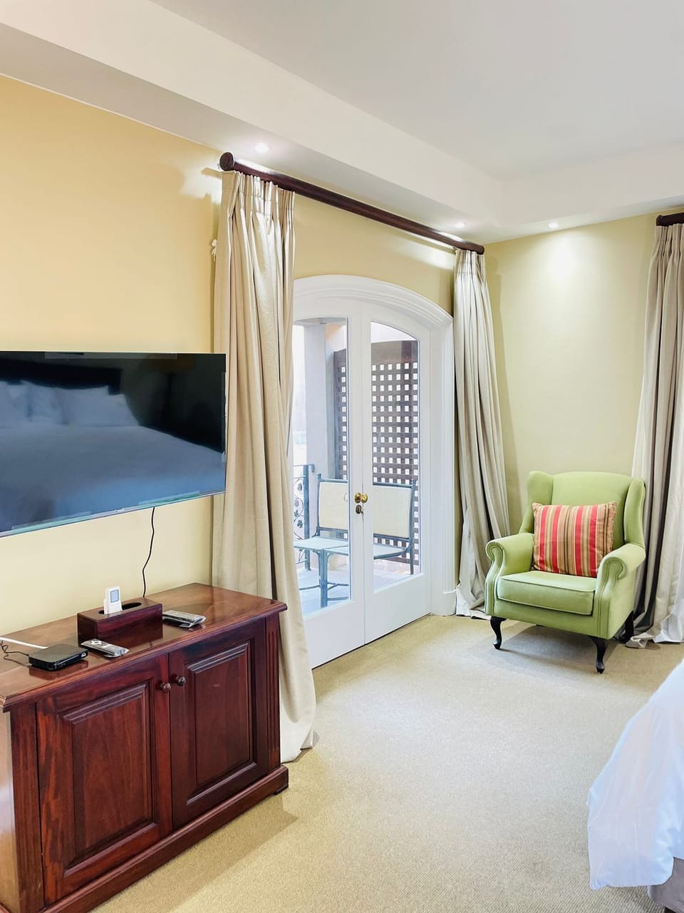 Desk, laptop workspace, blackout drapes, free WiFi