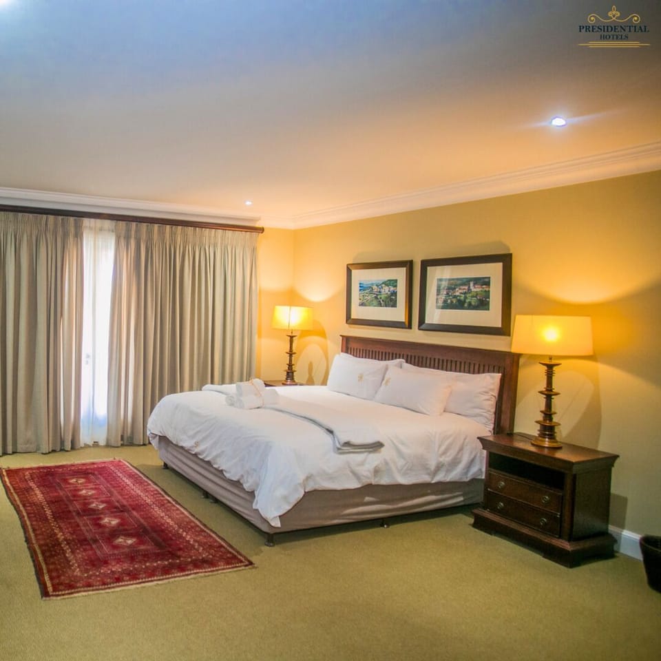 Superior Room | Desk, laptop workspace, blackout drapes, free WiFi