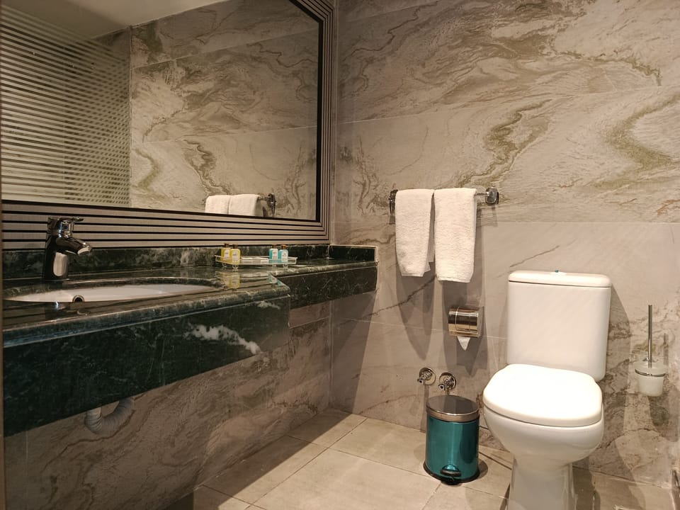 Standard Double Room, Pool View | Bathroom