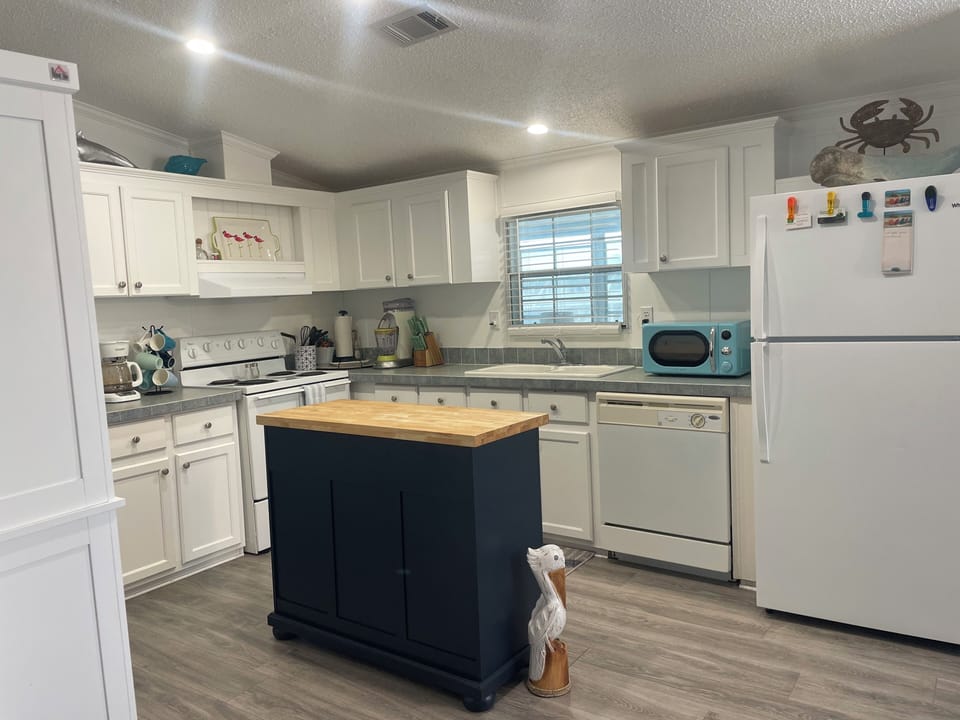 Kitchen - Beautiful kitchen with all the items to make your vacation a culinary delight.