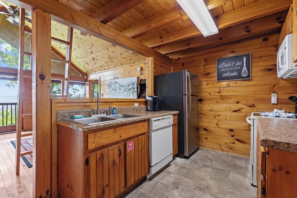 Family Cabin, 2 Bedrooms, Balcony, Mountain View | Private kitchen | Fridge, microwave, oven, dishwasher