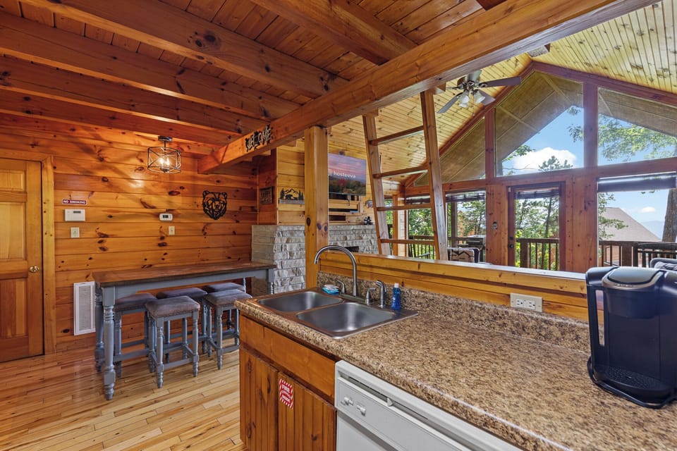 Family Cabin, 2 Bedrooms, Balcony, Mountain View | Private kitchen | Fridge, microwave, oven, dishwasher