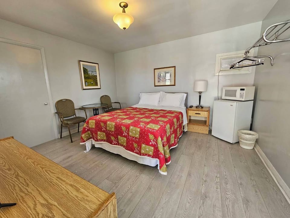 Basic Double Room, City View | Desk, free WiFi