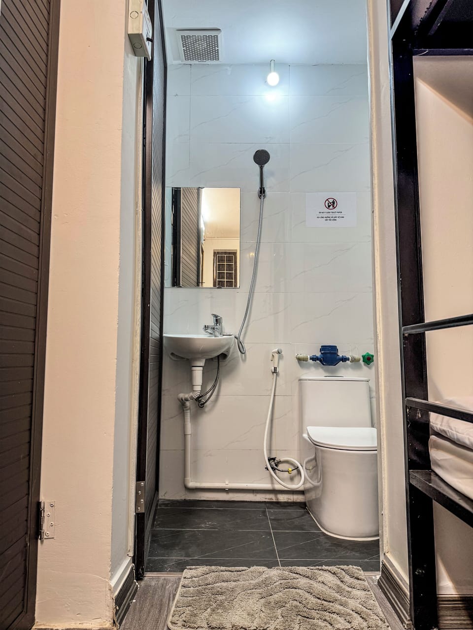 Deluxe Double or Twin Room | Bathroom | Shower, hair dryer, towels, soap