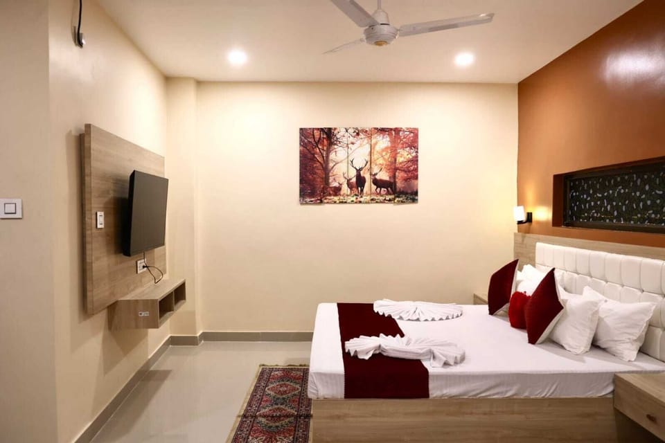Executive Double Room, City View | Desk, laptop workspace, WiFi (free)