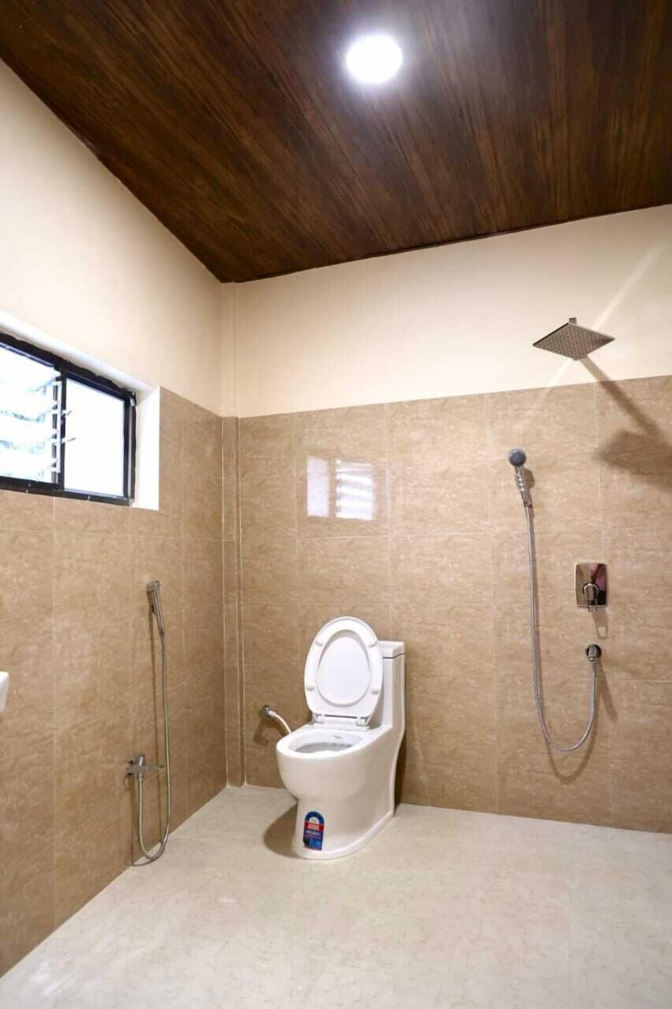 Deluxe Double or Twin Room, City View | Bathroom | Shower, towels, soap, shampoo