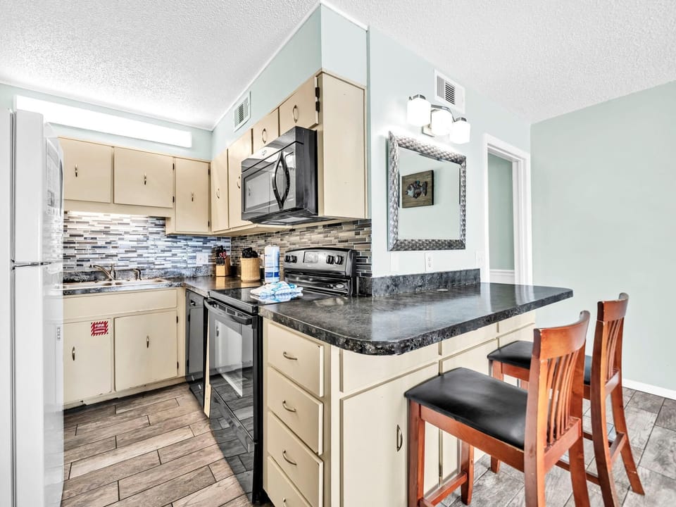 Condo, Multiple Beds (The Summit 1020) | Private kitchen | Oven, toaster