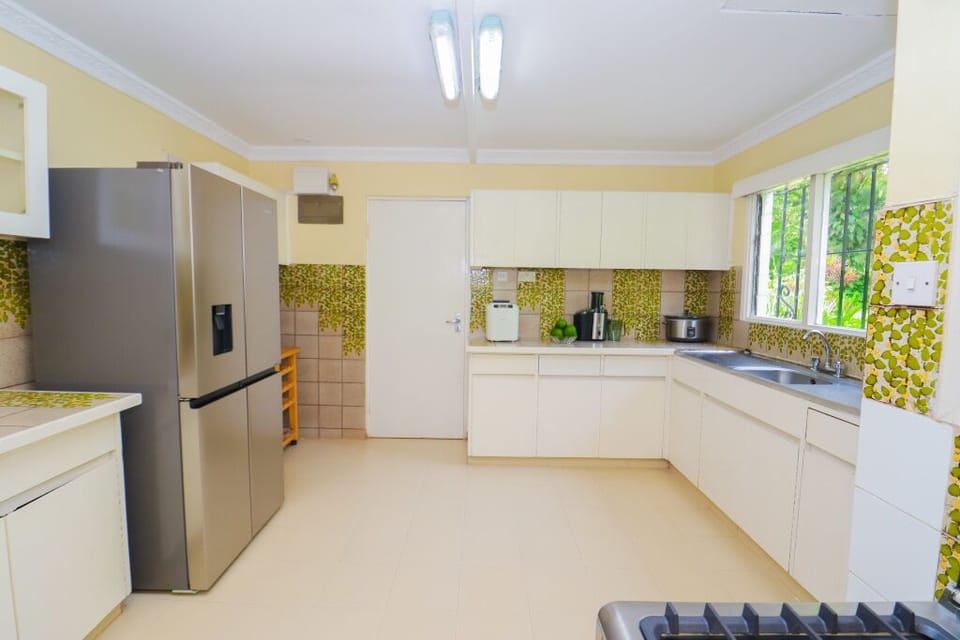 Spacious well equipped kitchen