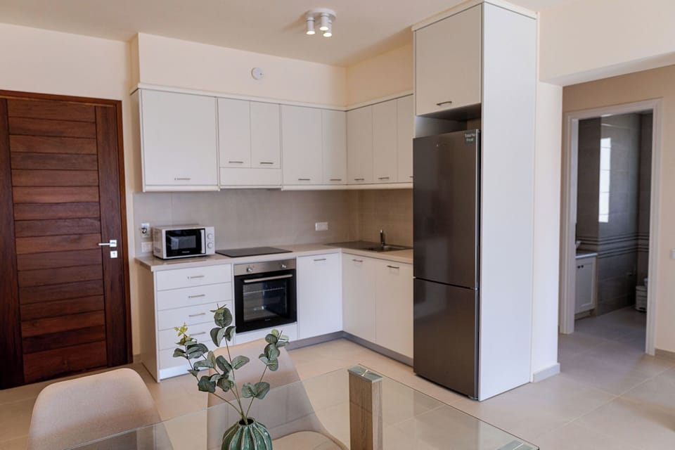 Luxury Apartment, Pool View | Private kitchen