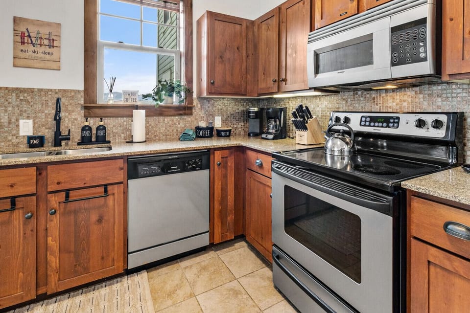 Beautiful Fully Equipped Kitchen