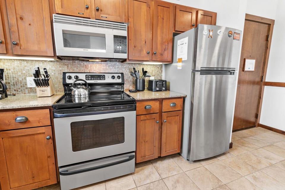 Beautiful Fully Equipped Kitchen
