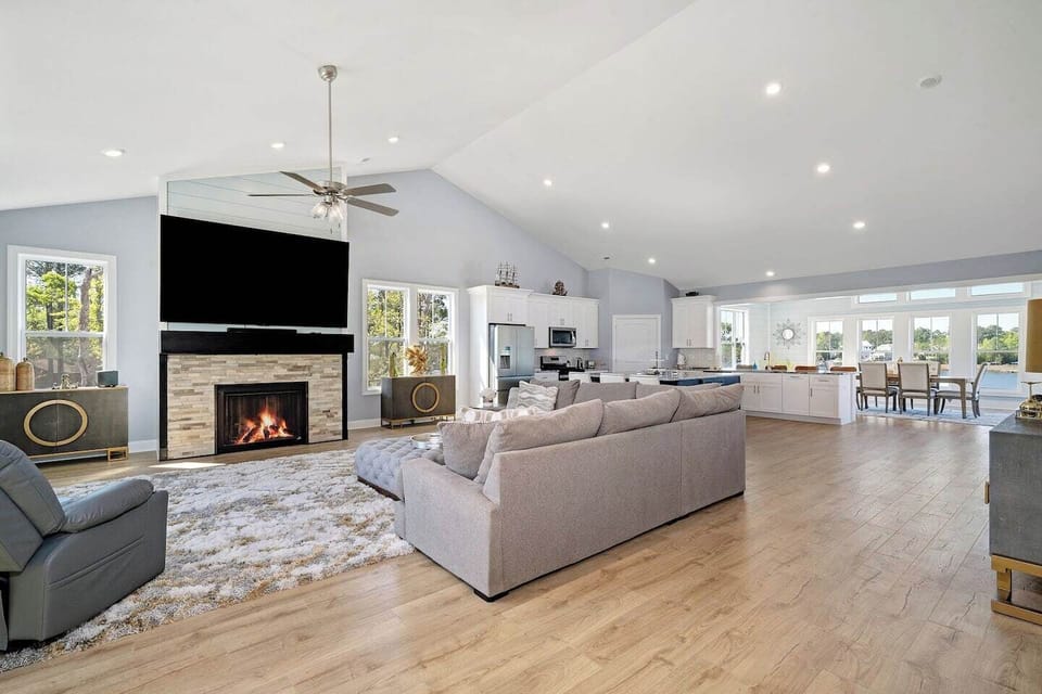 MASSIVE Main Living Area, Completely Open, Tall Ceilings, High End Finishes through out. Chef's Kitchen, stocked for making meals with family and friends. You wont want to leave this space.