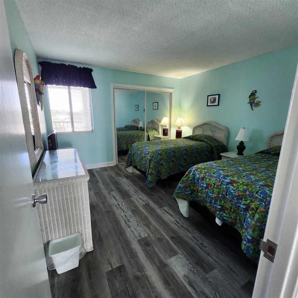 Twin bedroom