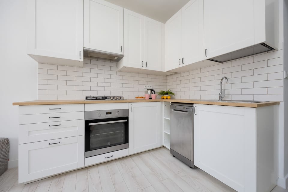 The fully equipped L-shaped kitchen makes cooking and moving around effortless.
