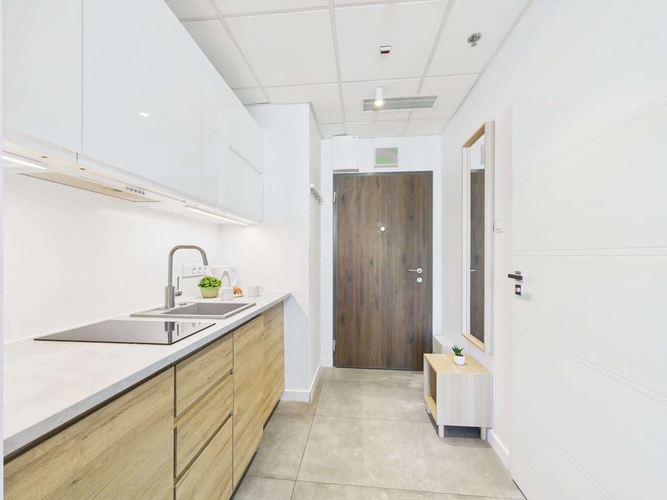 Fully equipped kitchenette. 