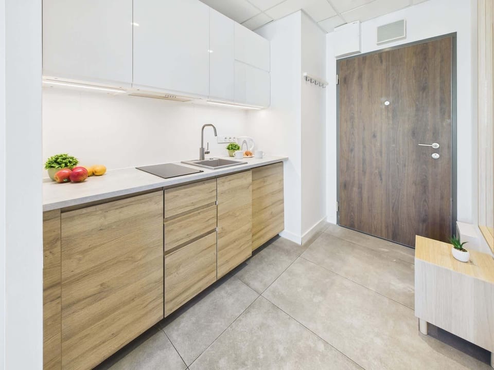 Modern, fully equipped kitchenette. 
