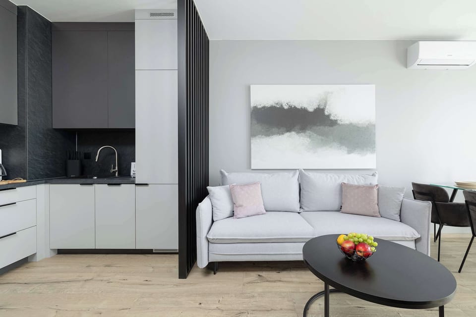 Stylish living room with coffe table. 