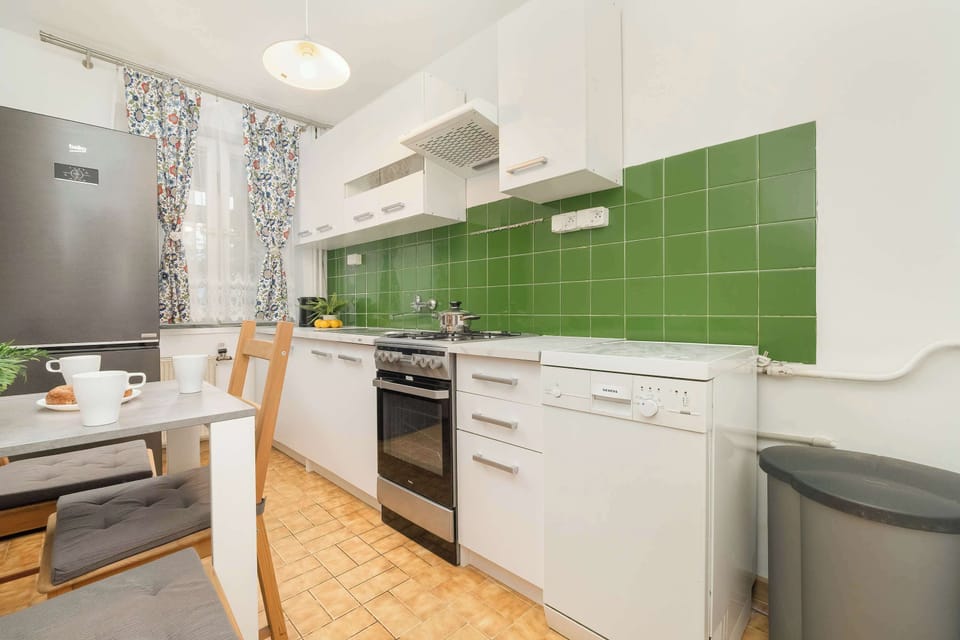 Fully equipped kitchen.