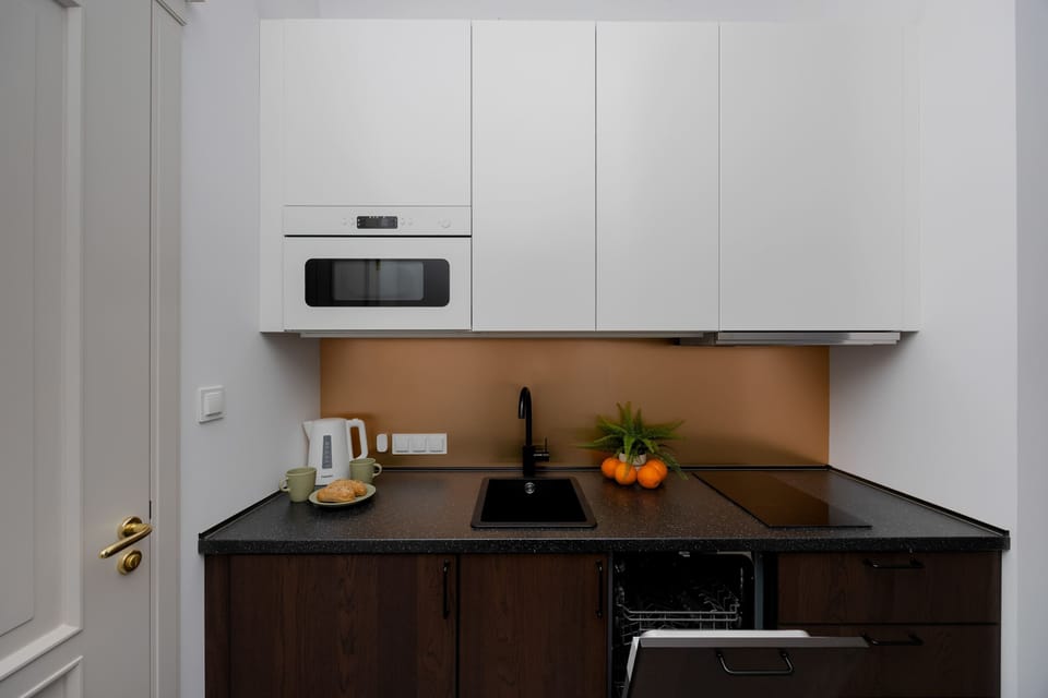 Kitchenette with plenty of kitchen utensils and dishes. 