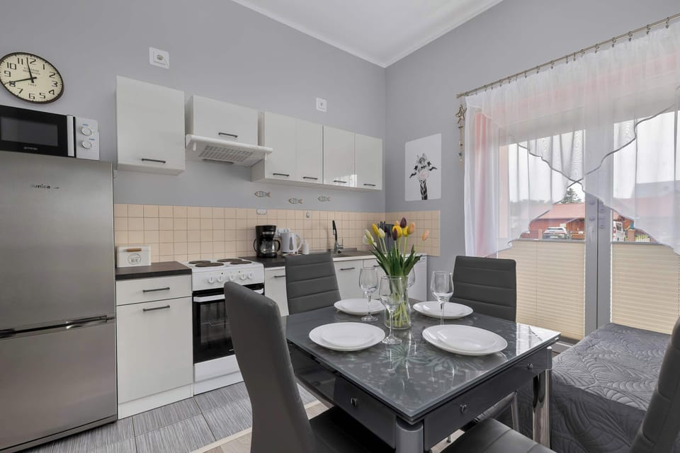 Fully equipped kitchenette.