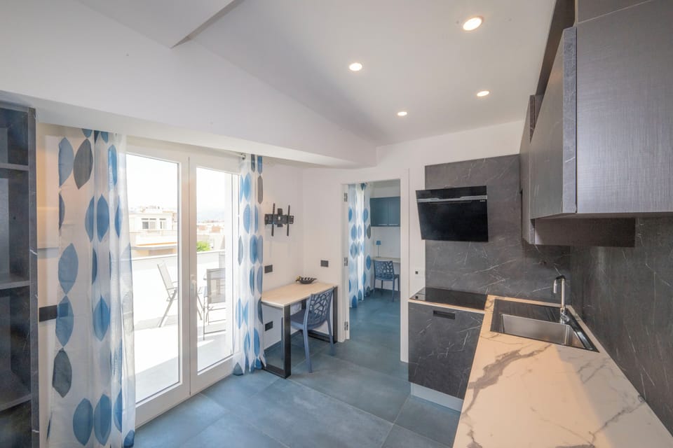 Luxury Loft, Sea View | Private kitchen | Electric kettle, cleaning supplies