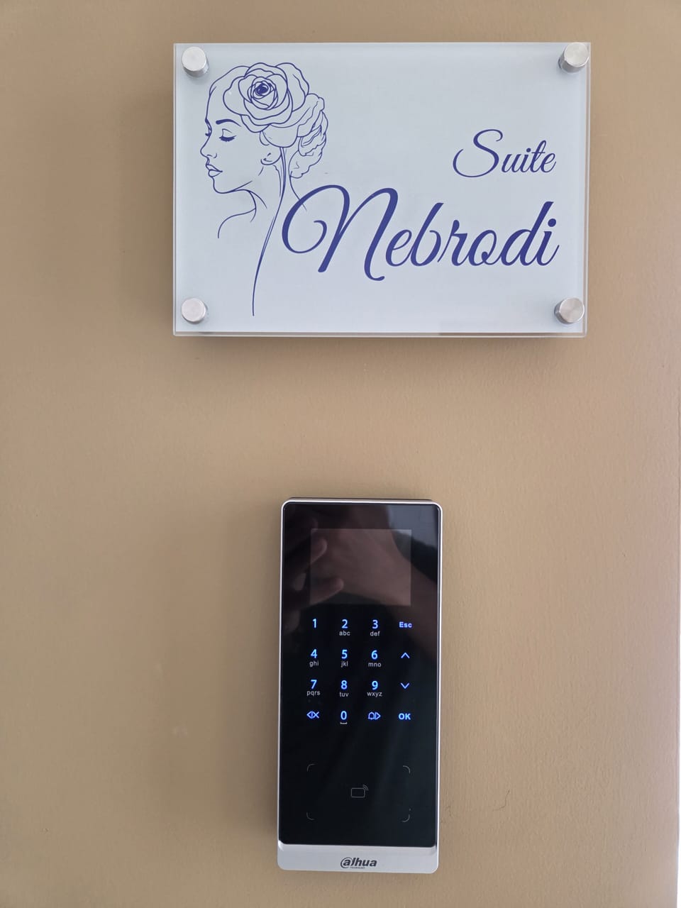 Luxury Suite, 1 King Bed, Pets Not Allowed, Garden View | Free WiFi