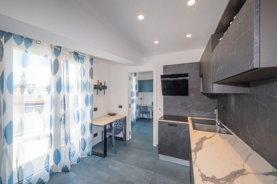 Luxury Loft, Sea View | Private kitchen | Electric kettle, cleaning supplies