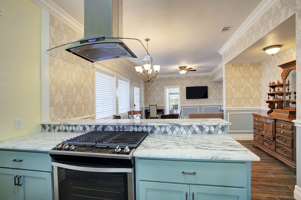 Luxury Suite, 1 King Bed, Kitchen | Private kitchen | Fridge