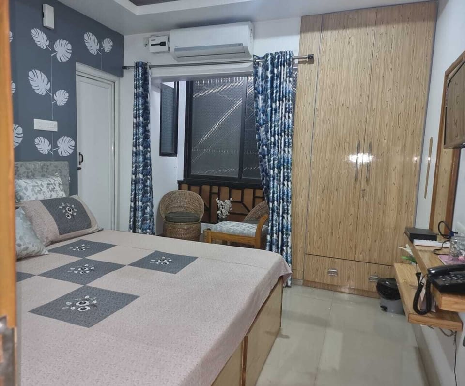 Deluxe Double Room, City View | Desk, laptop workspace, free WiFi