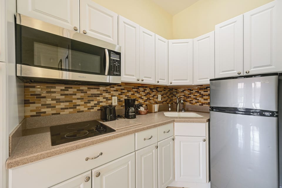 Kitchenette | Trash Bags & Paper Towels
