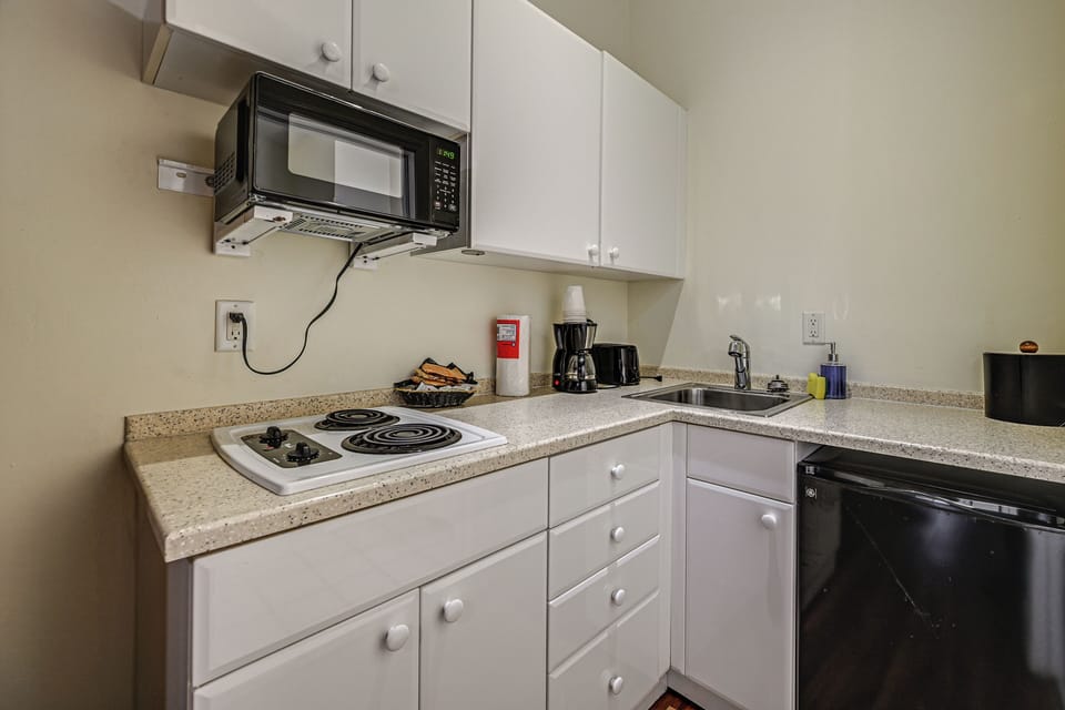 Kitchenette | Drip Coffee Maker | Toaster