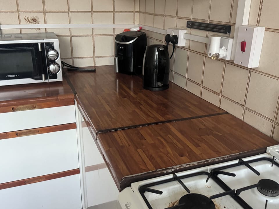Standard Room, 3 Twin Beds (Shared) | Iron/ironing board, free WiFi, bed sheets