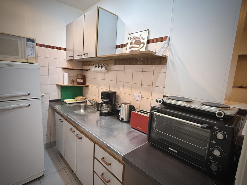 Apartment, 1 Bedroom | Private kitchen | Microwave, oven, stovetop, coffee/tea maker