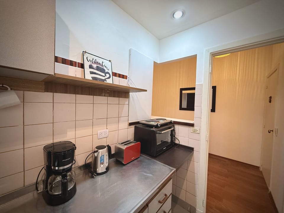 Apartment, 1 Bedroom | Private kitchen | Microwave, oven, stovetop, coffee/tea maker