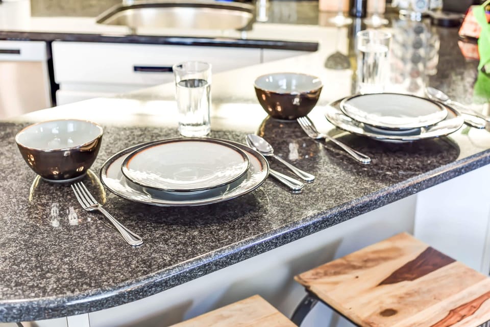 Whether cooking or ordering in, you’ll have all the essentials for a relaxed meal at home. 🍽️