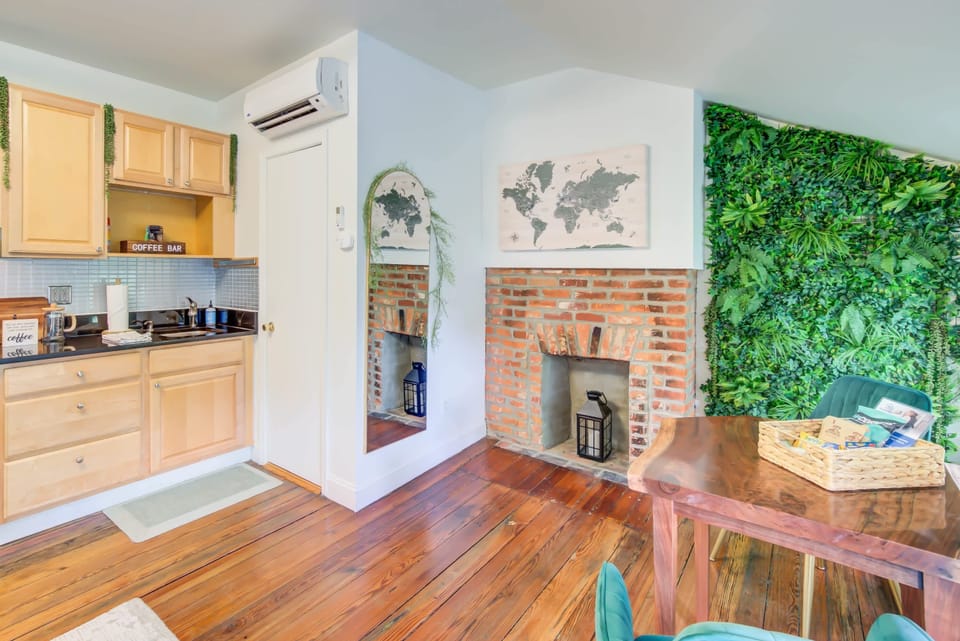 Wake up to natural light and calming accents, check the mirror before heading out, enjoy the cozy glow of the flower décor light, and have the convenience of a kitchenette right within reach.