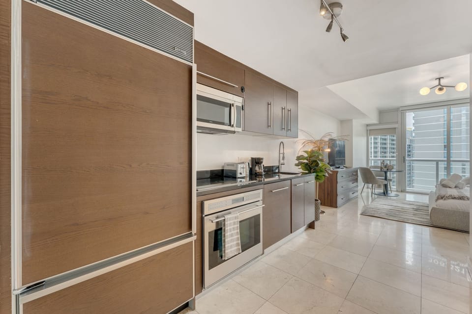 Well equipped and stylish kitchen with everything you need.