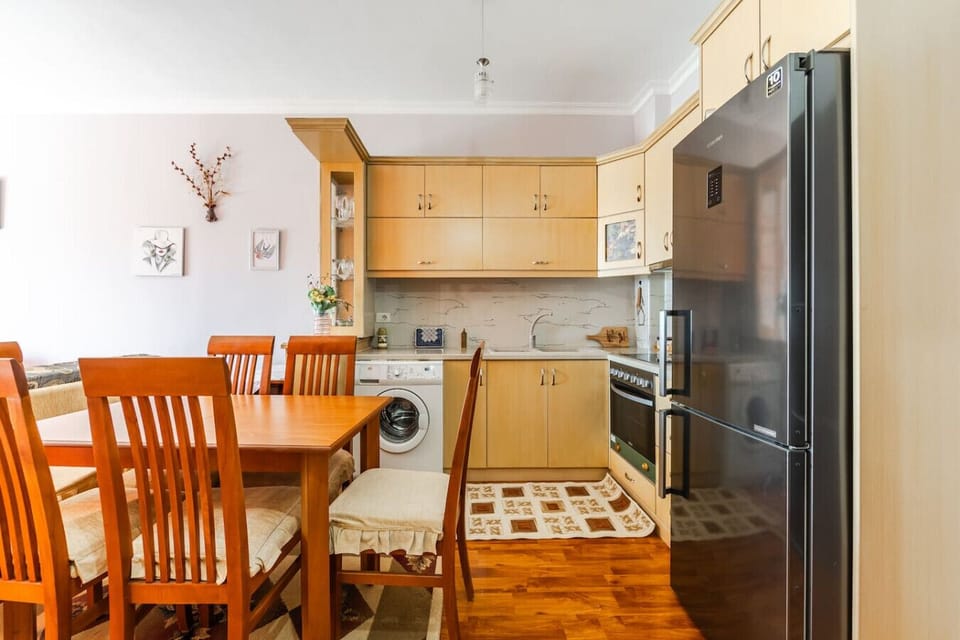 Fully-equipped kitchen and dining area