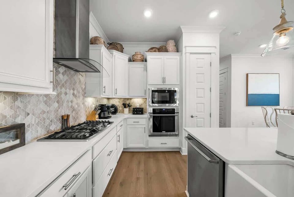Large gourmet kitchen.