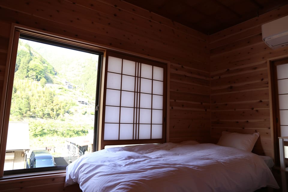 Standard Twin Room, Mountain View | Down comforters, WiFi (free), bed sheets