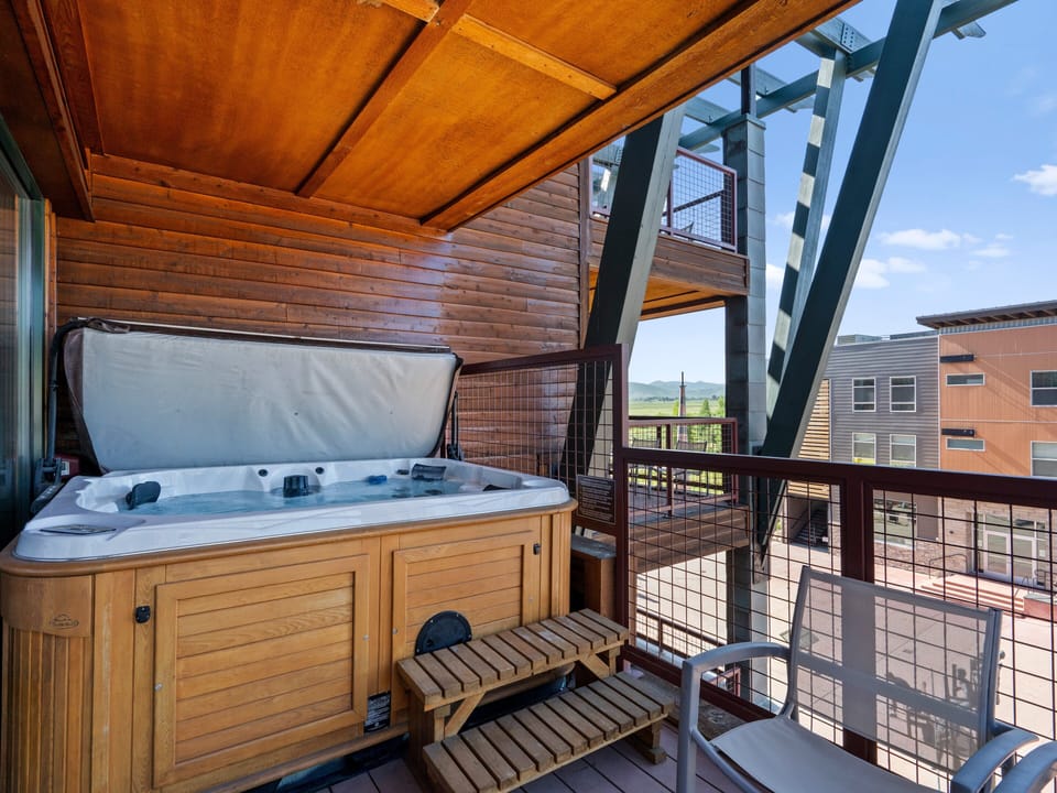 Private Hot Tub / Balcony