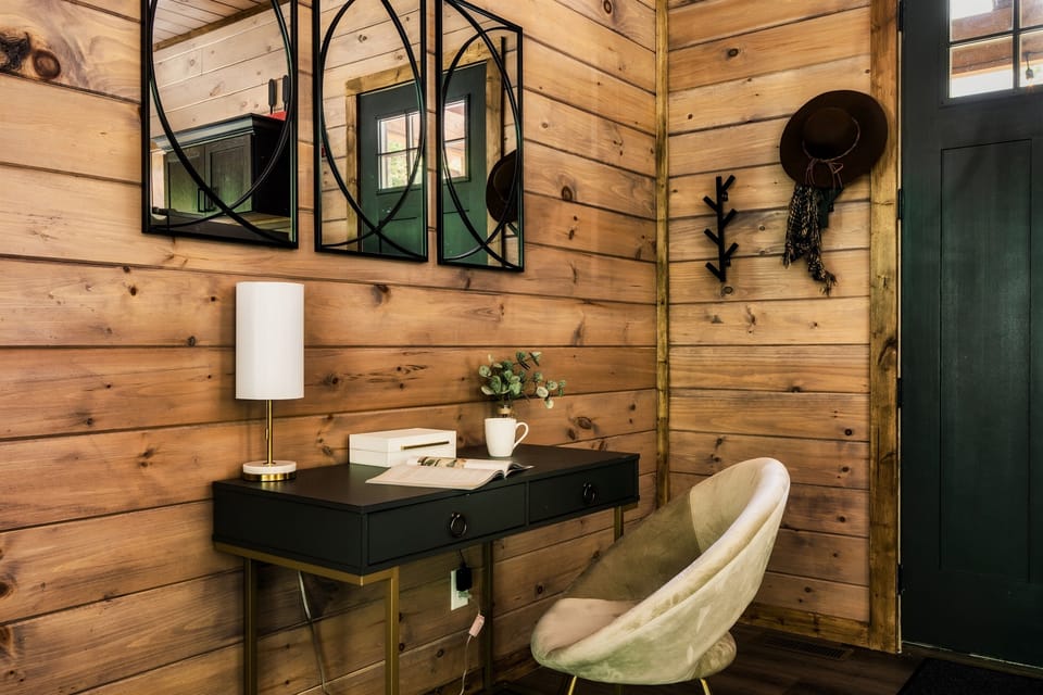 Cozy entryway with work desk and seating for those who need to stay in touch with work while vacationing