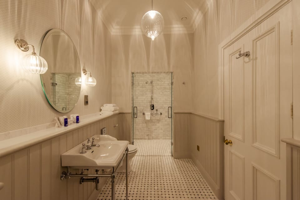 Superior Double Room Garden Wing | Bathroom | Free toiletries, hair dryer, slippers, towels