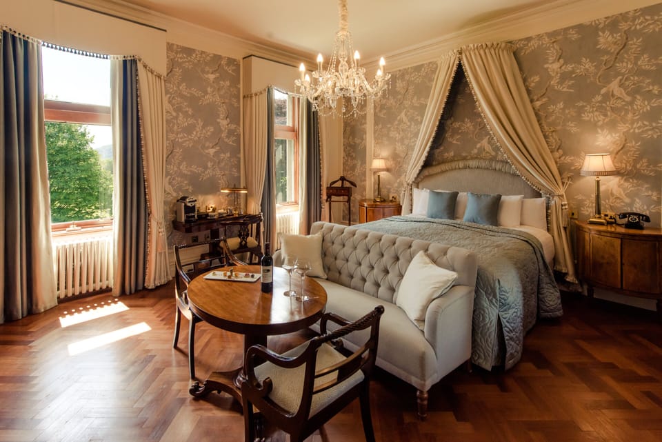 Premium bedding, in-room safe, desk, laptop workspace