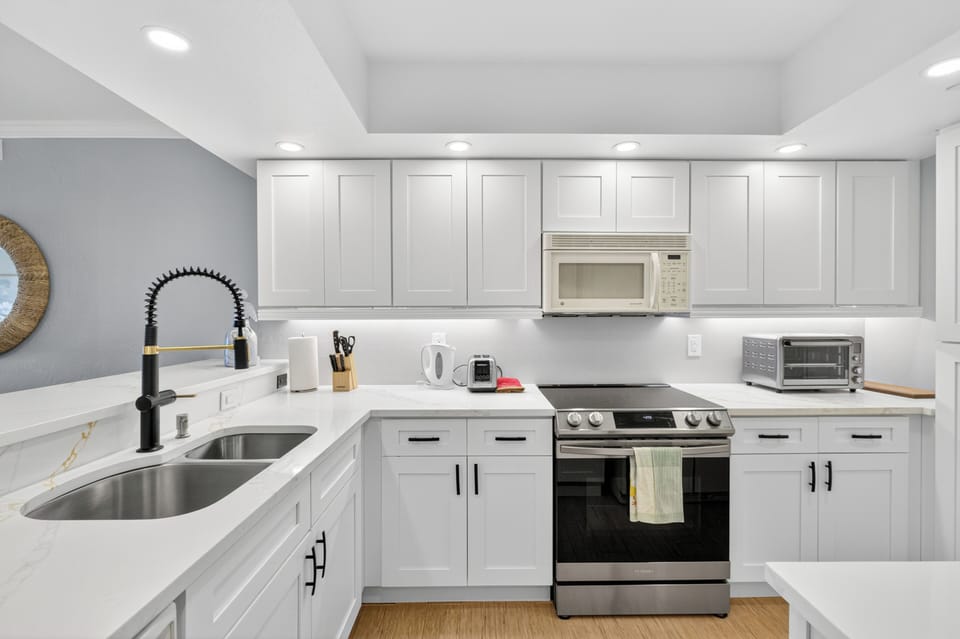 Apartment, Patio | Private kitchen | Coffee/tea maker