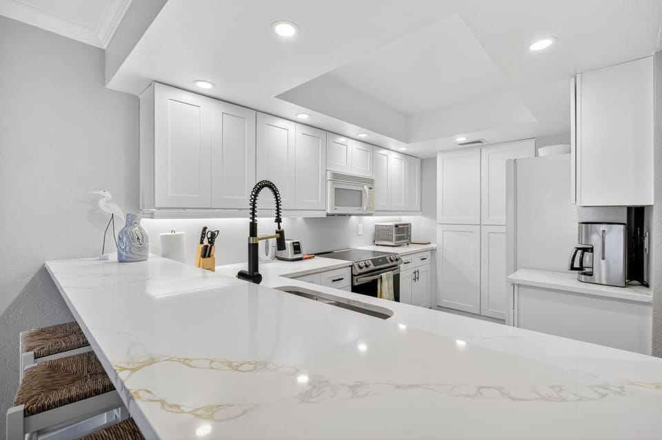 Apartment, Patio | Private kitchen | Coffee/tea maker