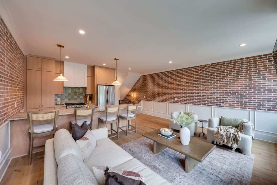 2nd Floor: Open-floor living space featuring a Smart TV, fireplace, and cozy furnishings.