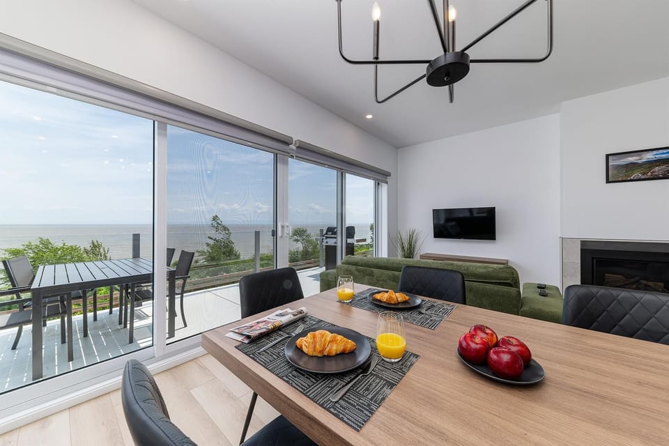 Mornings made for fresh air and panoramic views, your perfect start.